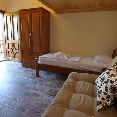 Elly's ميسوديه