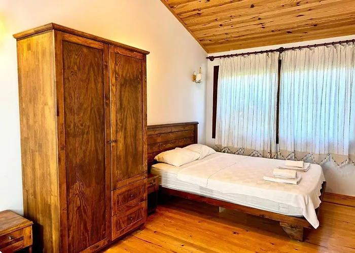 Elly's Месудие