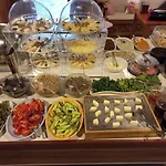 Elly's Проживание в семье Месудие